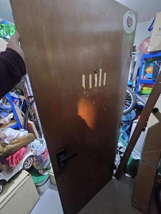 Масивна метална Входна врата с каса