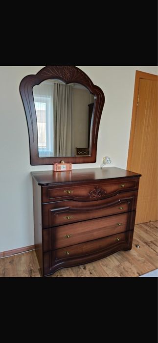 Продается спальный гарнитур