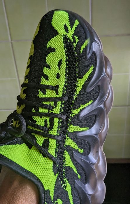 Кроссовки тяги-изи 39рр