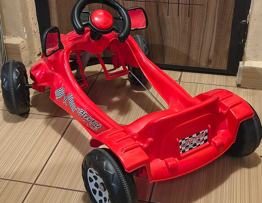 Masinuta copii mici NOUA rosie cu pedale si volan claxon masina baieti