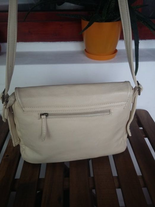 Две дамски чанти с дълга дръжка -15 лв