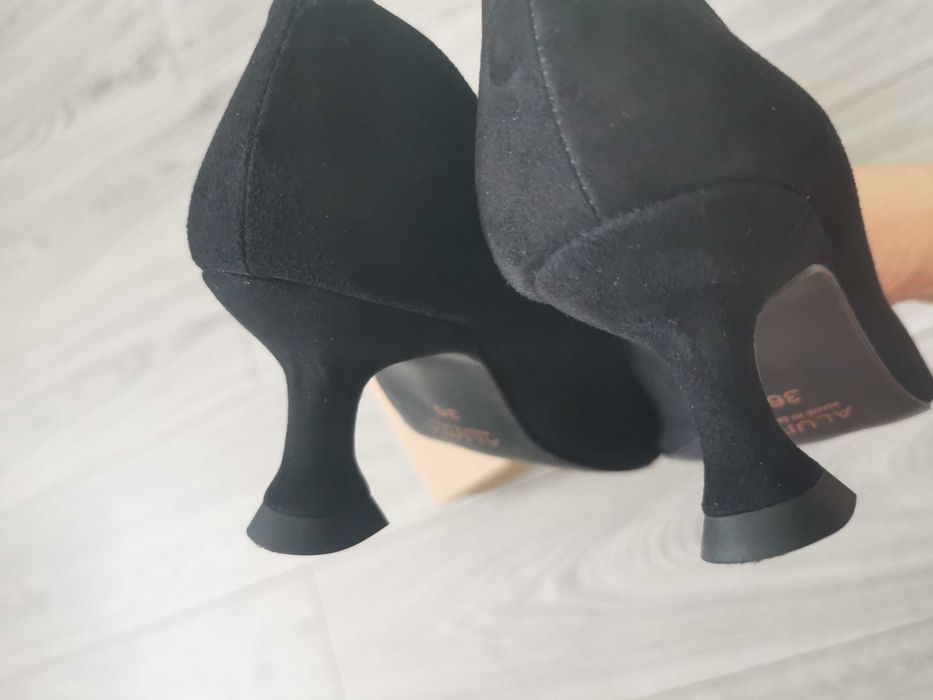 Pantofi negri din piele întoarsă naturala
