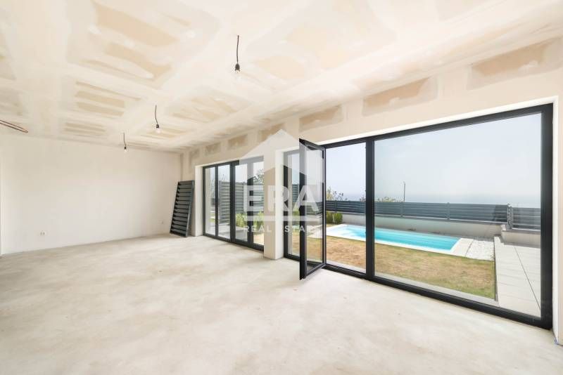 Двуетажна новопостроена къща за продажба, с перфектен достъп и директн