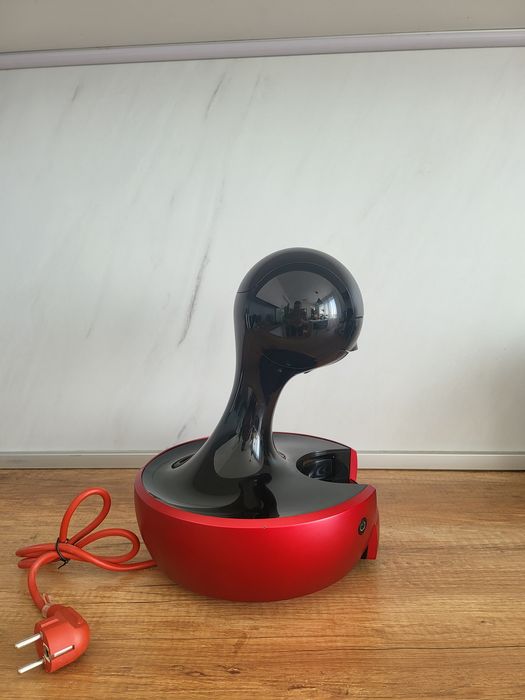 Дизайнерска кафе машина за капсули Nescafe Dolce Gusto Krups Drop в перфектно състояние и сензорни бутони