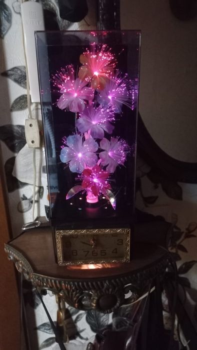 Продам  часы+ светильник.