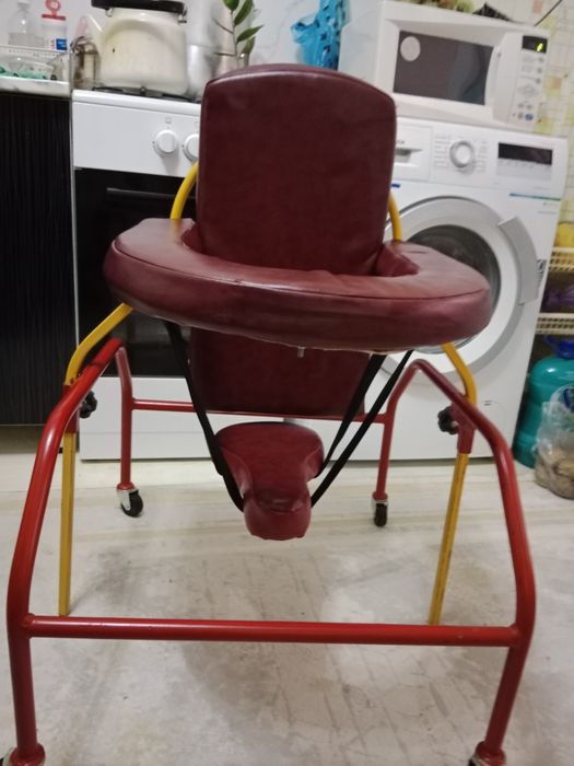 Продам ходунок регулируемый