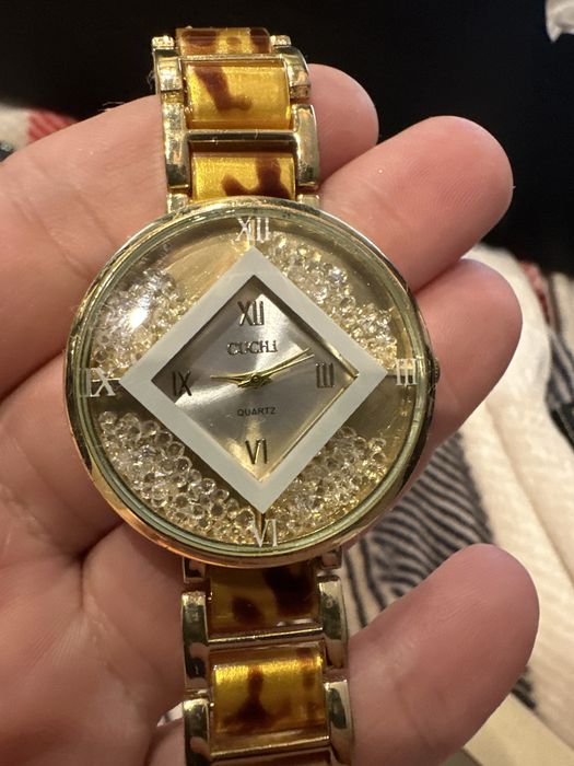 Ceas Dama Auriu, CUCHI Original