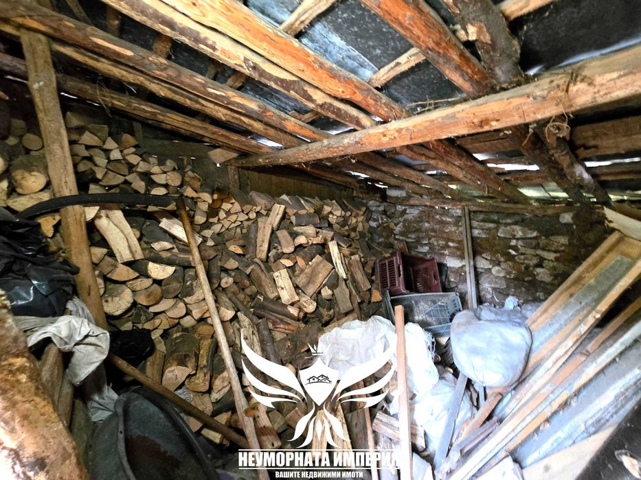 Продавам двуетажна къща с 106РЗП и 244кв.м. дворно място УПИ в село Мостово във вилната зона, област Пловдив