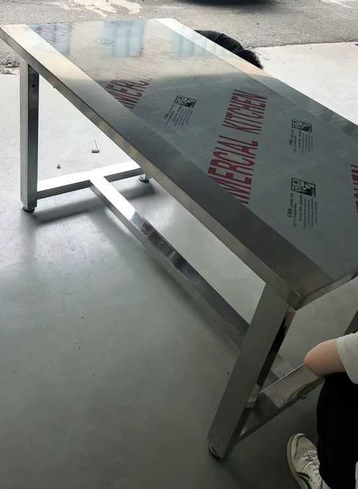 Професионална работна маса от неръждаема стомана – усилена сглобяема конструкция и голяма носимоспособност