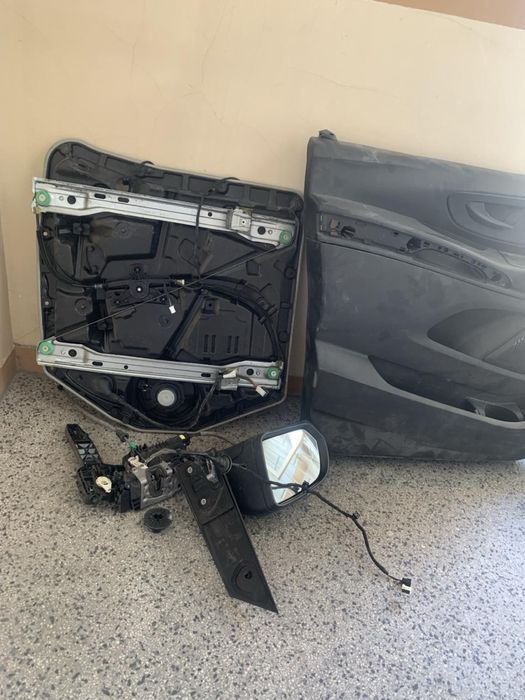 Предно стъкло, кори за врата, странично огледало за Мерцедес ВИТО 2015