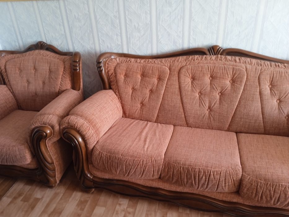 Продаю диван и два кресла