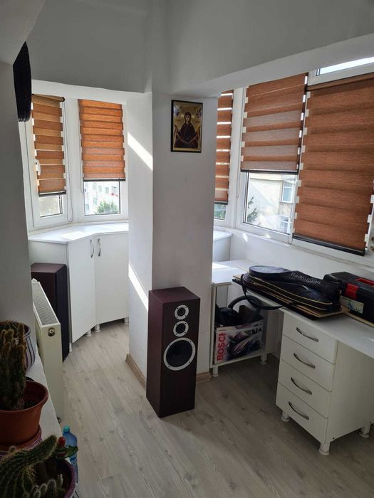 Vand apartament 3 camere 85mp + parcare