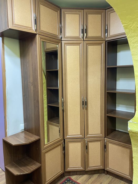 Угловой шкаф в прихожую