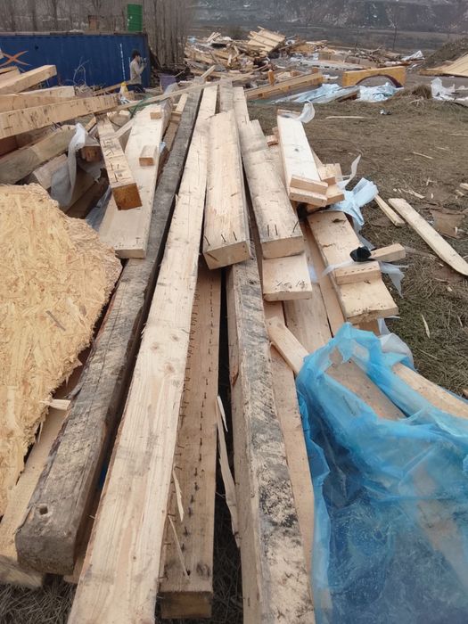 Brus sotiladi taxta sotiladi 8 sm-10sm 3 metrdan 6 metrgacha