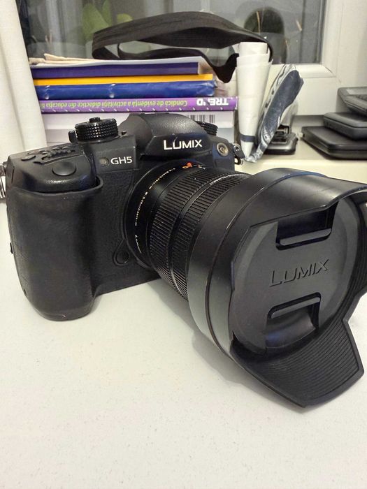 Panasonic GH5 + obiectiv Leica 12-60 f2.8/4 cu 2 acumulatori