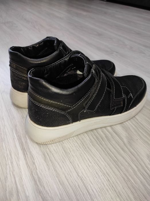 Ботинки кожаные 39рр