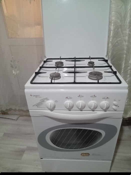 Продам газовую плиту б/у