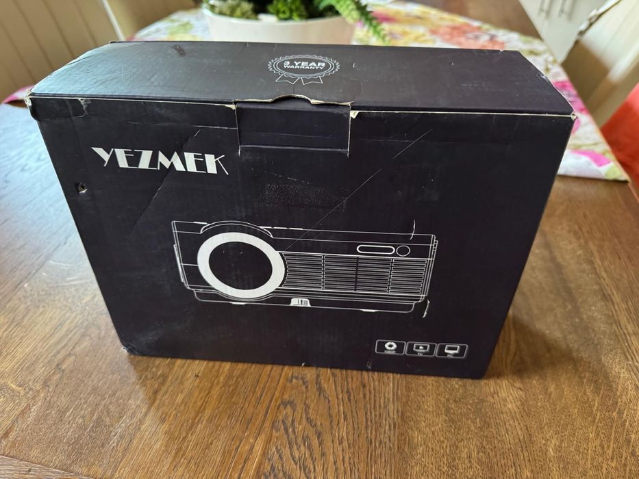 Vând videoproiector Full HD 1080P, 4K, 16 000 lumen, model V7, nou,