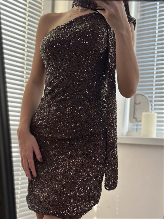 Празнични рокли с пайети