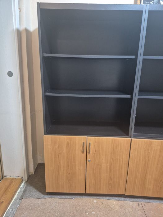 Bibliotecă pentru cărți, porțelane sau pentru birou