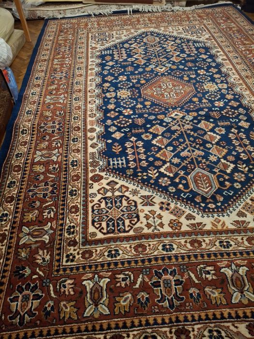 Covor nefolosit tesut manual din làna pura.