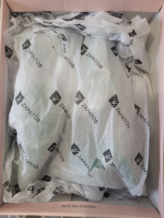 Vând pantofi noi cu baretă