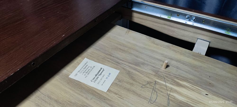 Продам стол обеденный