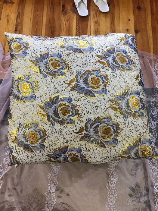 Подушка сатилади