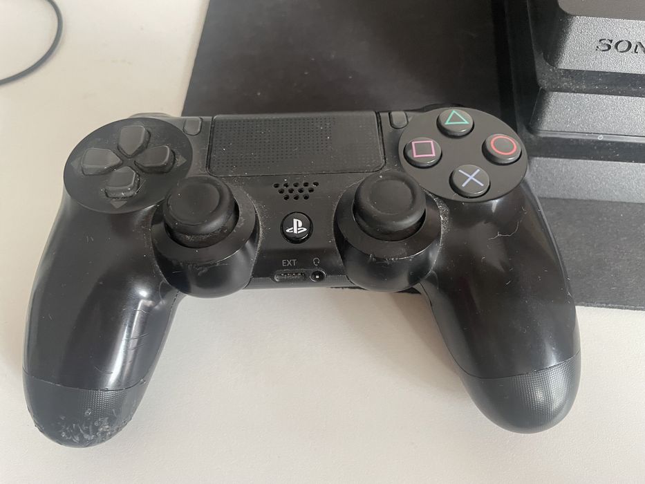 Play station 4 pro 1tb