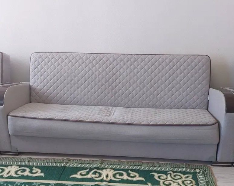 Диван серый,в хорошем состоянии