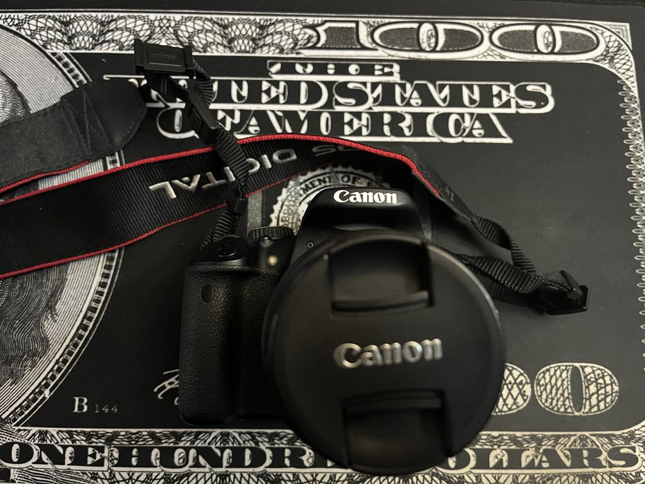 Canon 650d + объектив 18-55mm + зарядка + флэшкарта на 32ГБ