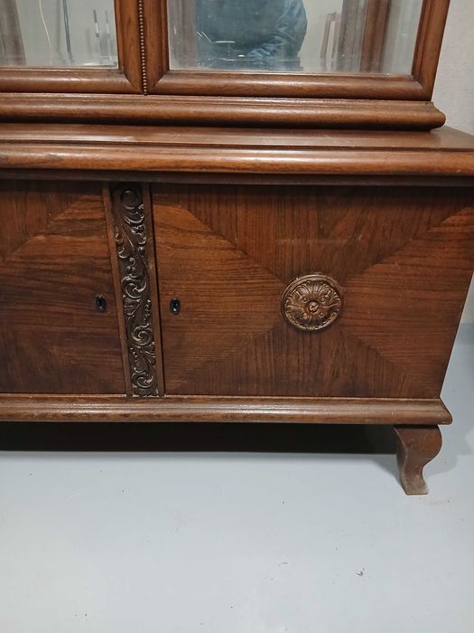 Комплект старинни мебели бюфет, витрина, маса, 6 стола