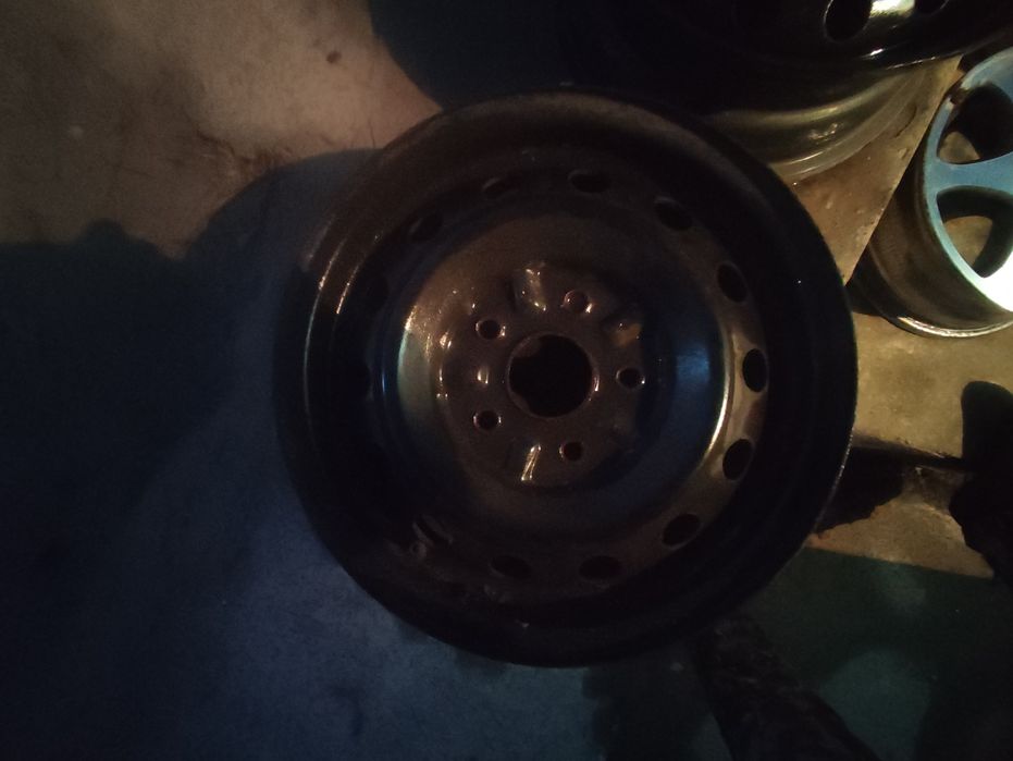 Продам комплект железных дисков