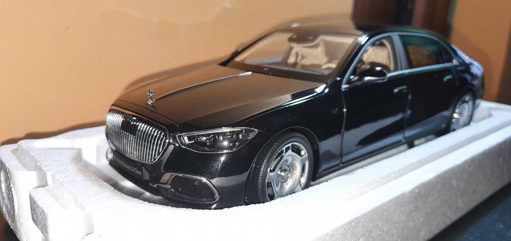 Machete AlmostReal 1:18 Mercedes-Maybach S-Class (1025 RON bucata)