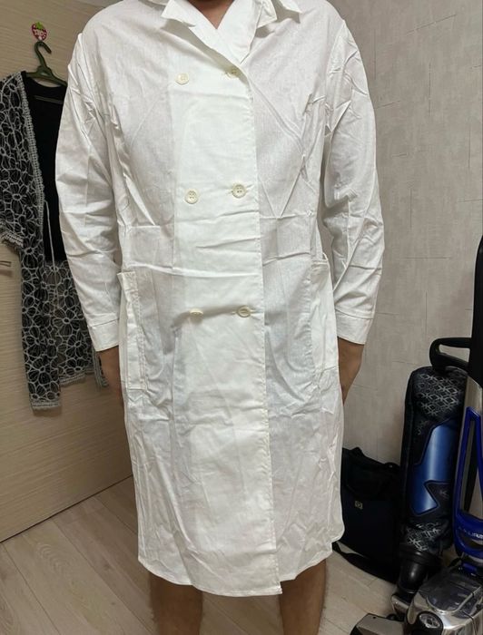 Продам халаты белые