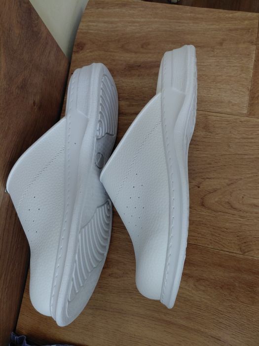 медицинскш чехли бяли