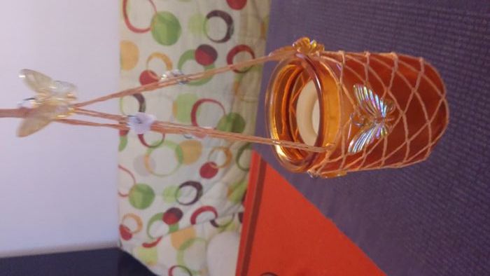 Висящ свещник, оранжев с декорации на пеперуди