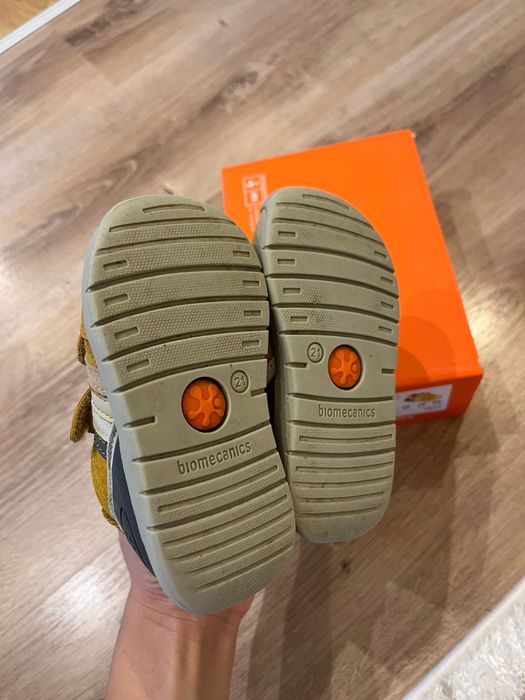 Papuci Biomecanics-adidasi marimea 21