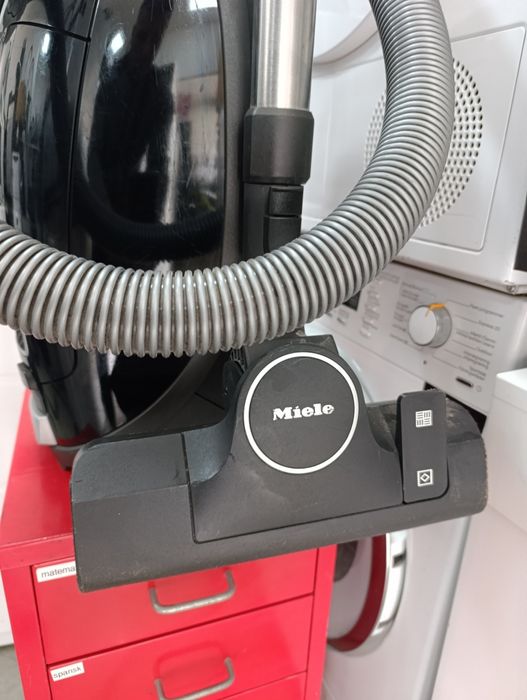Прахосмукачка  Miele Complete