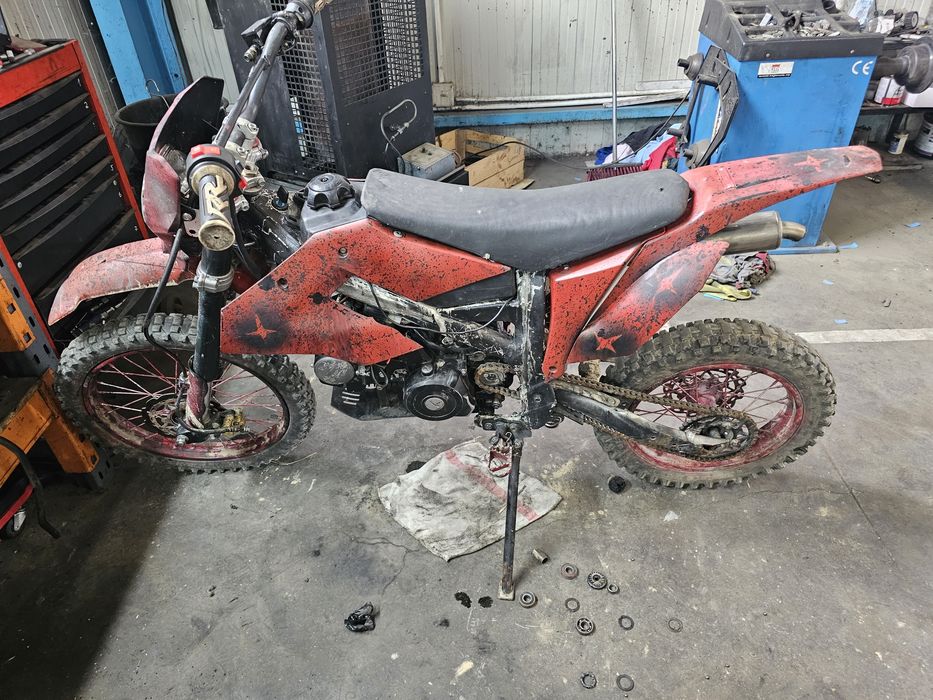 Cross 125 cm³ , Scuter Honda Foresight 250cm³