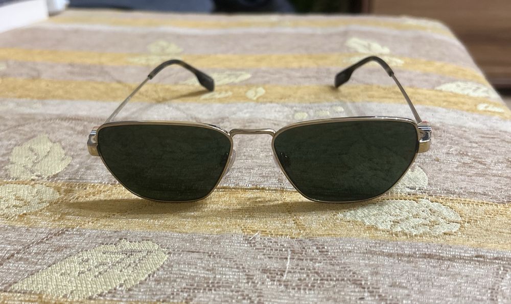 Чисто нови unsiex слънчеви очила Burberry модел B3146