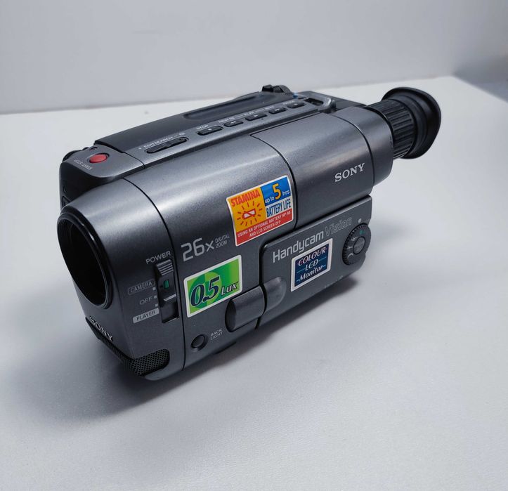 Видеокамера Sony Handycam CCD-TRV12E (Video 8) + сумка и зарядка