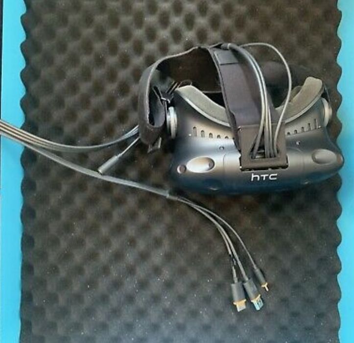 HTC Vive шлем за виртуална реалност и аксесоари