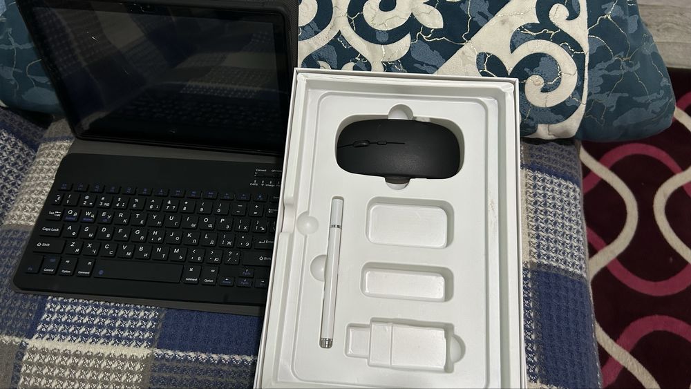 Планшет 17 Мах почти новый, полный комплект