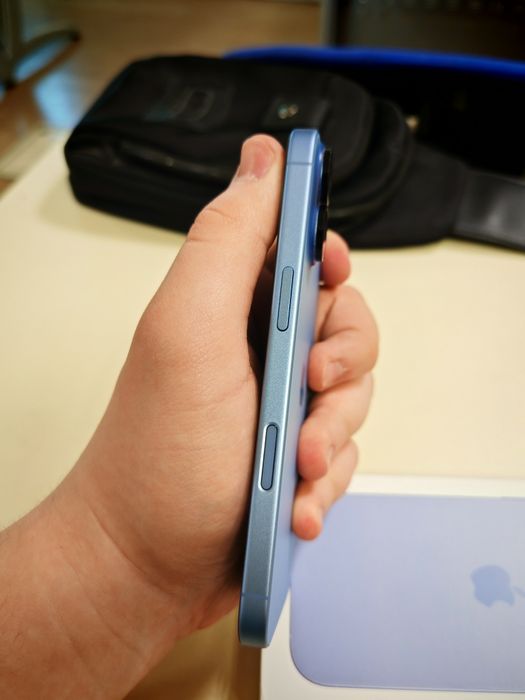 Продам IPhone 17