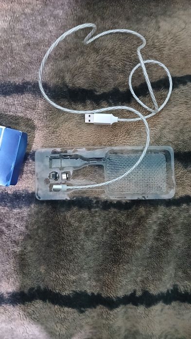 Продаю шнур для зардки телефона светящися магнитный.