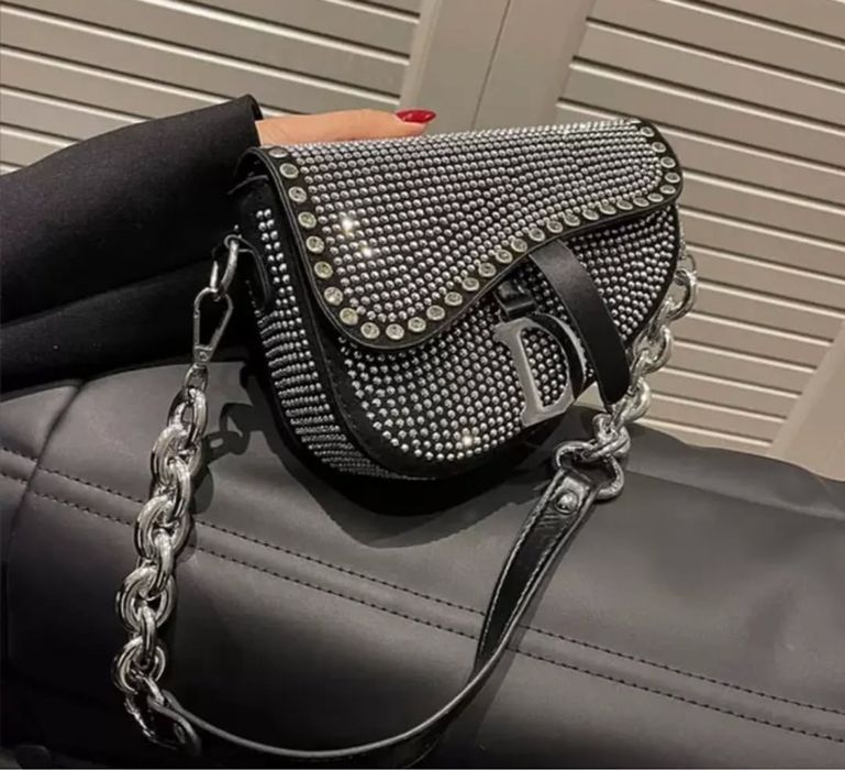 Нова чанта с камъни