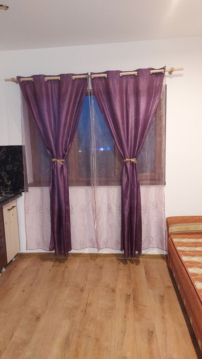 Închiriez garsoniera