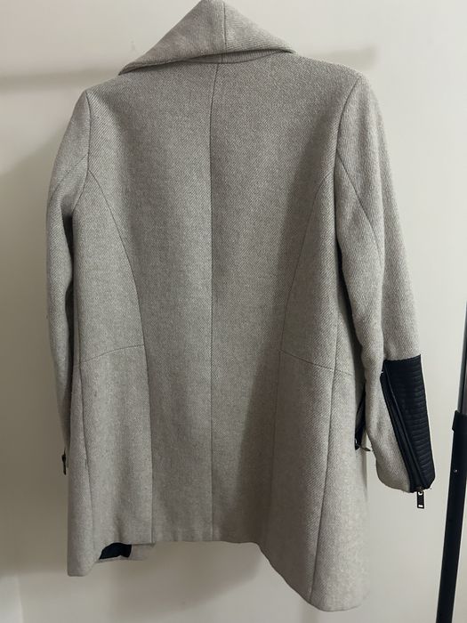 Дамско бежово палто Bershka