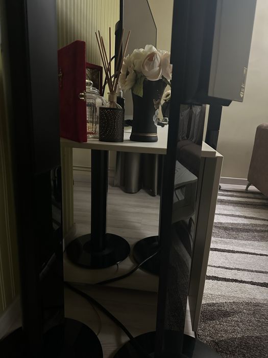 Dulap cu usi si oglinda